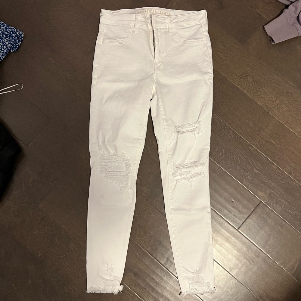 American eagle white ripped jeans size: 8